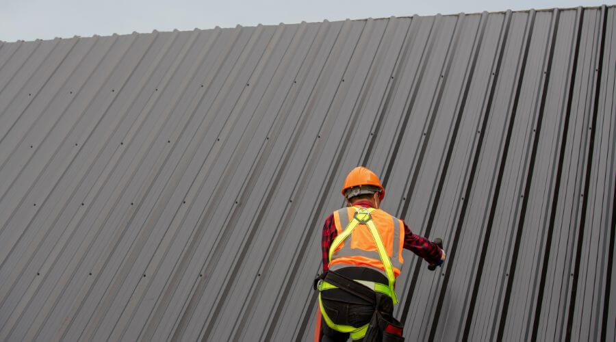 Professional gutter cleaning in Phillips, NE